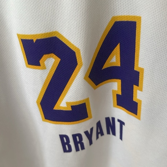 Vintage Adidas LA Lakers  Koby Bryant #24 white jersey size Small basketball - Picture 5 of 16